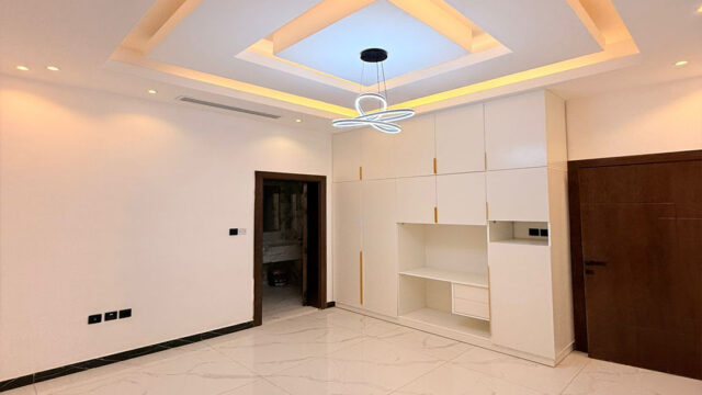 🏡 2 Story Villa for Sale in Al Amerah, Ajman 6 Master Bedrooms 4 Kitchens1