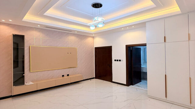 🏡 2 Story Villa for Sale in Al Amerah, Ajman 6 Master Bedrooms 4 Kitchens10